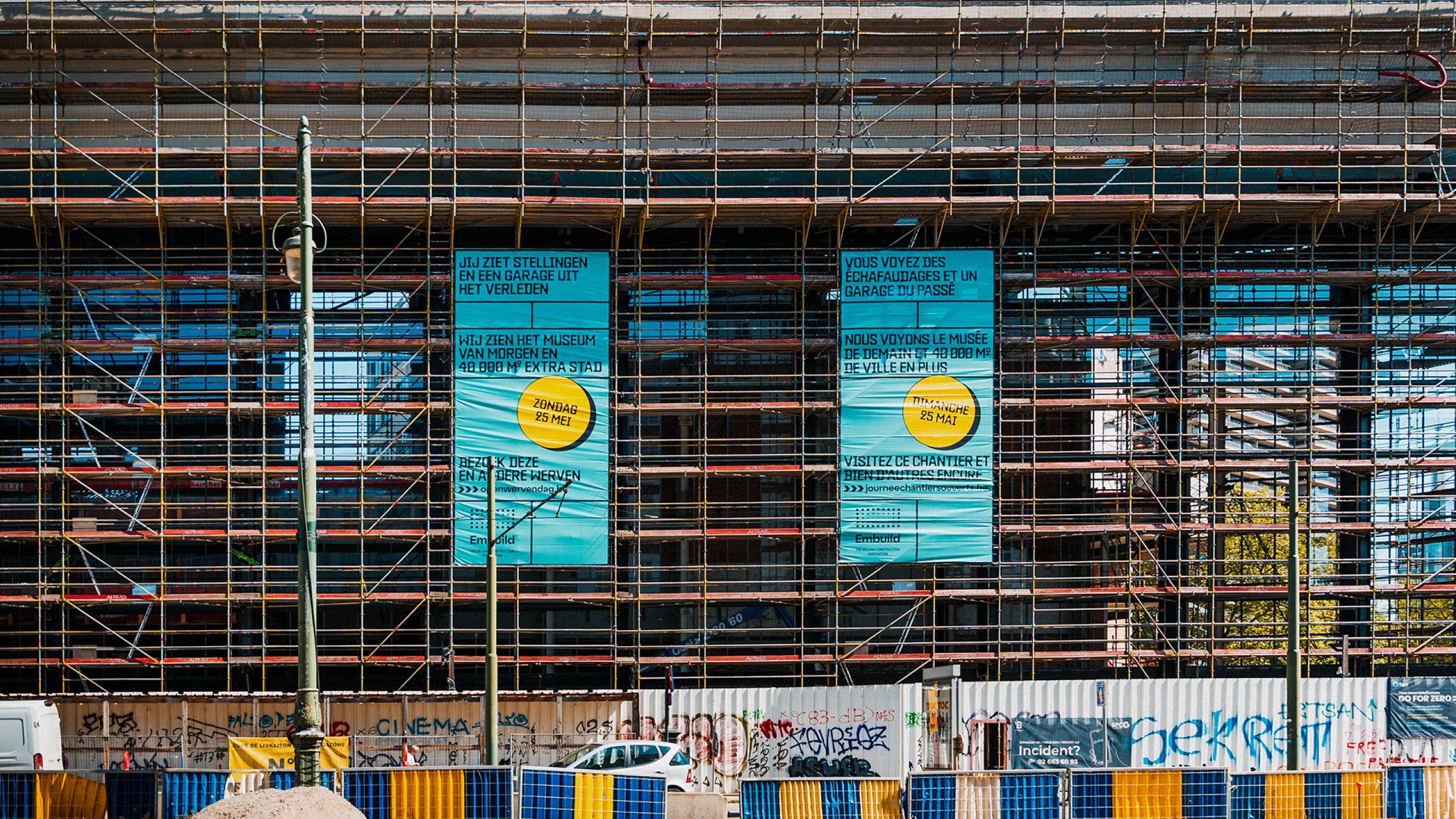 Steigers met banners van Open Wervendag.